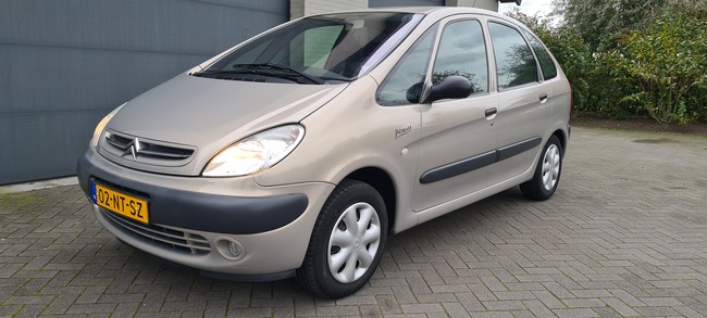 Citroen Xsara Picasso 1.8i-16V Différence 2